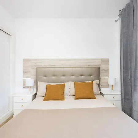 Spacious 3-bedroom With Pool & Balcony - Steps From Puerto Colon, & Local Attractions Апартаменти *