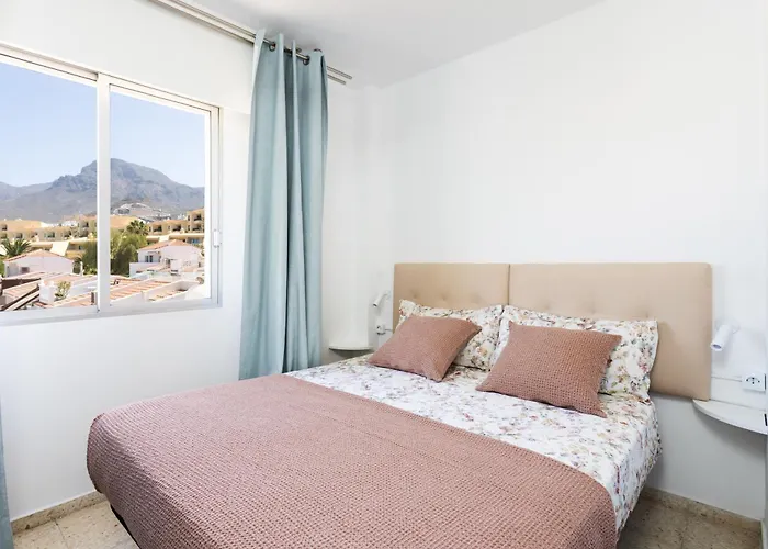 Spacious 3-bedroom With Pool & Balcony - Steps From Puerto Colon, & Local Attractions * Адехе