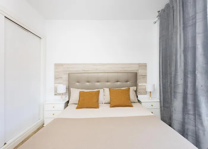 Spacious 3-bedroom With Pool & Balcony - Steps From Puerto Colon, & Local Attractions Апартаменты *