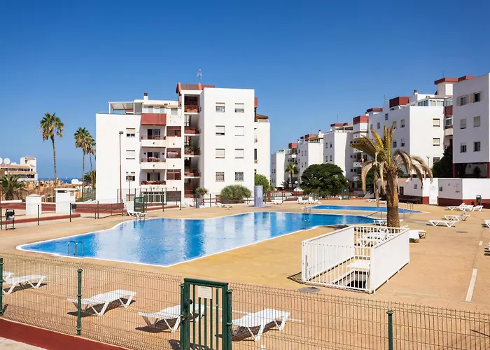 Spacious 3-bedroom With Pool & Balcony - Steps From Puerto Colon, & Local Attractions Апартаменты