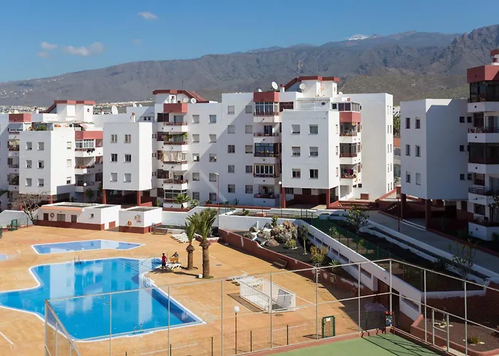 Spacious 3-bedroom With Pool & Balcony - Steps From Puerto Colon, & Local Attractions Апартаменты *