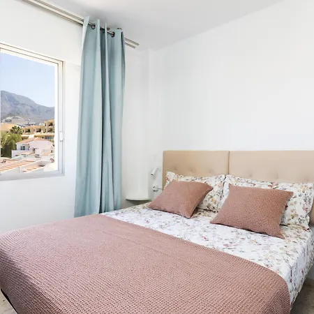 Spacious 3-bedroom With Pool & Balcony - Steps From Puerto Colon, & Local Attractions * Costa Adeje (Tenerife)