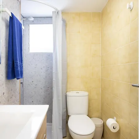 Appartement Spacious 3-bedroom With Pool & Balcony - Steps From Puerto Colon, & Local Attractions *