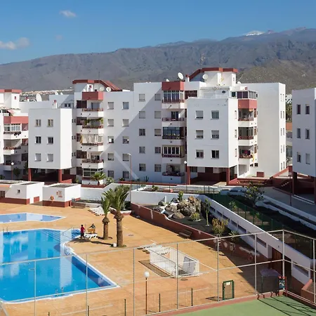 Spacious 3-bedroom With Pool & Balcony - Steps From Puerto Colon, & Local Attractions Апартаменти *