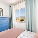Apartament Spacious 3-bedroom With Pool & Balcony - Steps From Puerto Colon, & Local Attractions Costa Adeje (Tenerife)