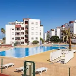 Spacious 3-bedroom With Pool & Balcony - Steps From Puerto Colon, & Local Attractions Apartament